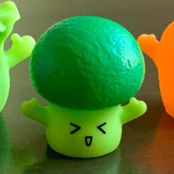 Set/5 Rubber 3+ Children's Cute Anthropomorphic Vegetable Veggies Finger Puppets - Picture 6 of 6